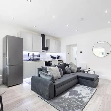 Westpoint Luxury Apartment-3
